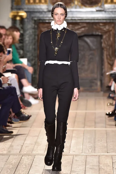 Look 1